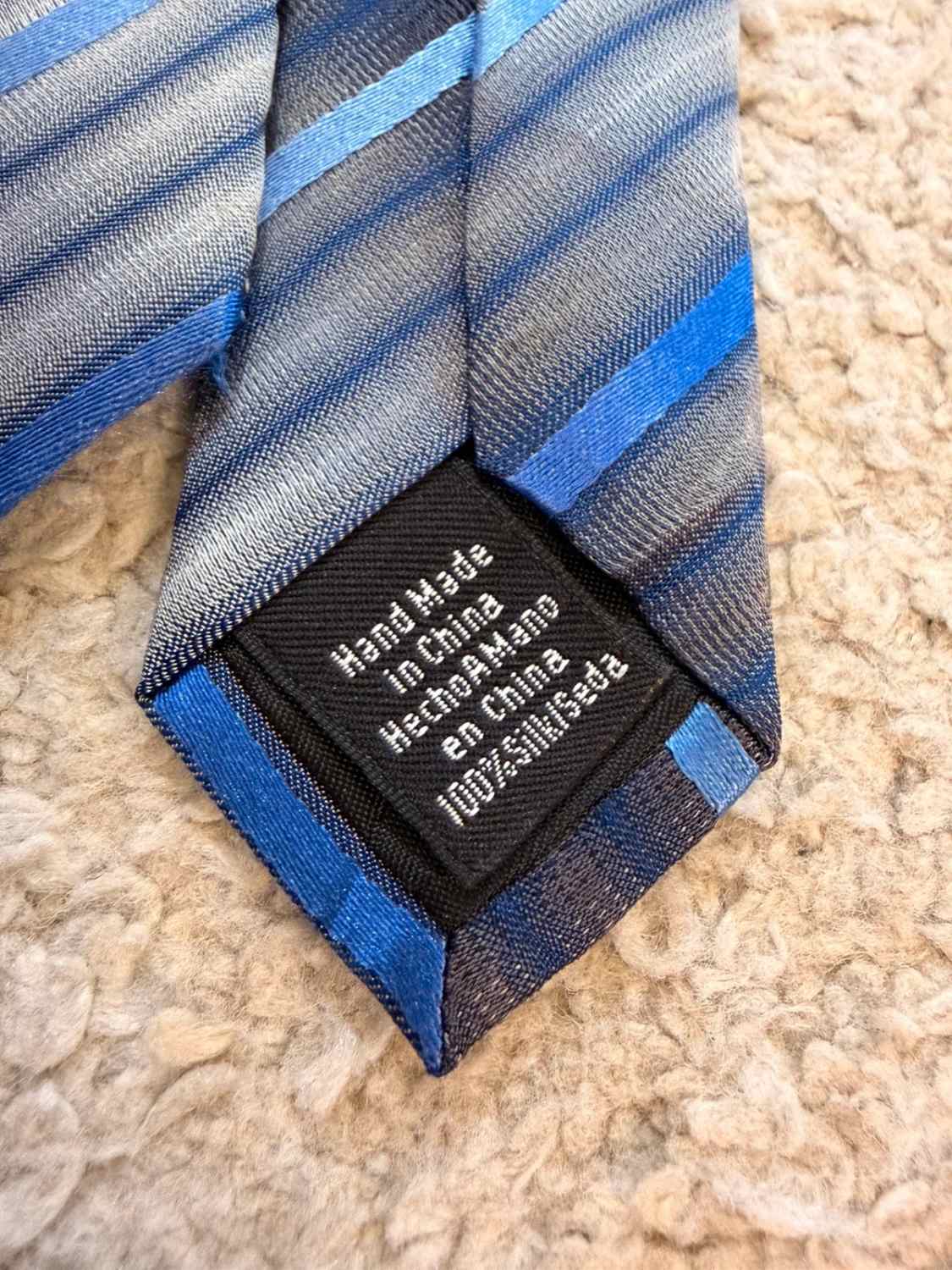 👔 Cravate Van Heusen Rayée - Soie Anti-taches