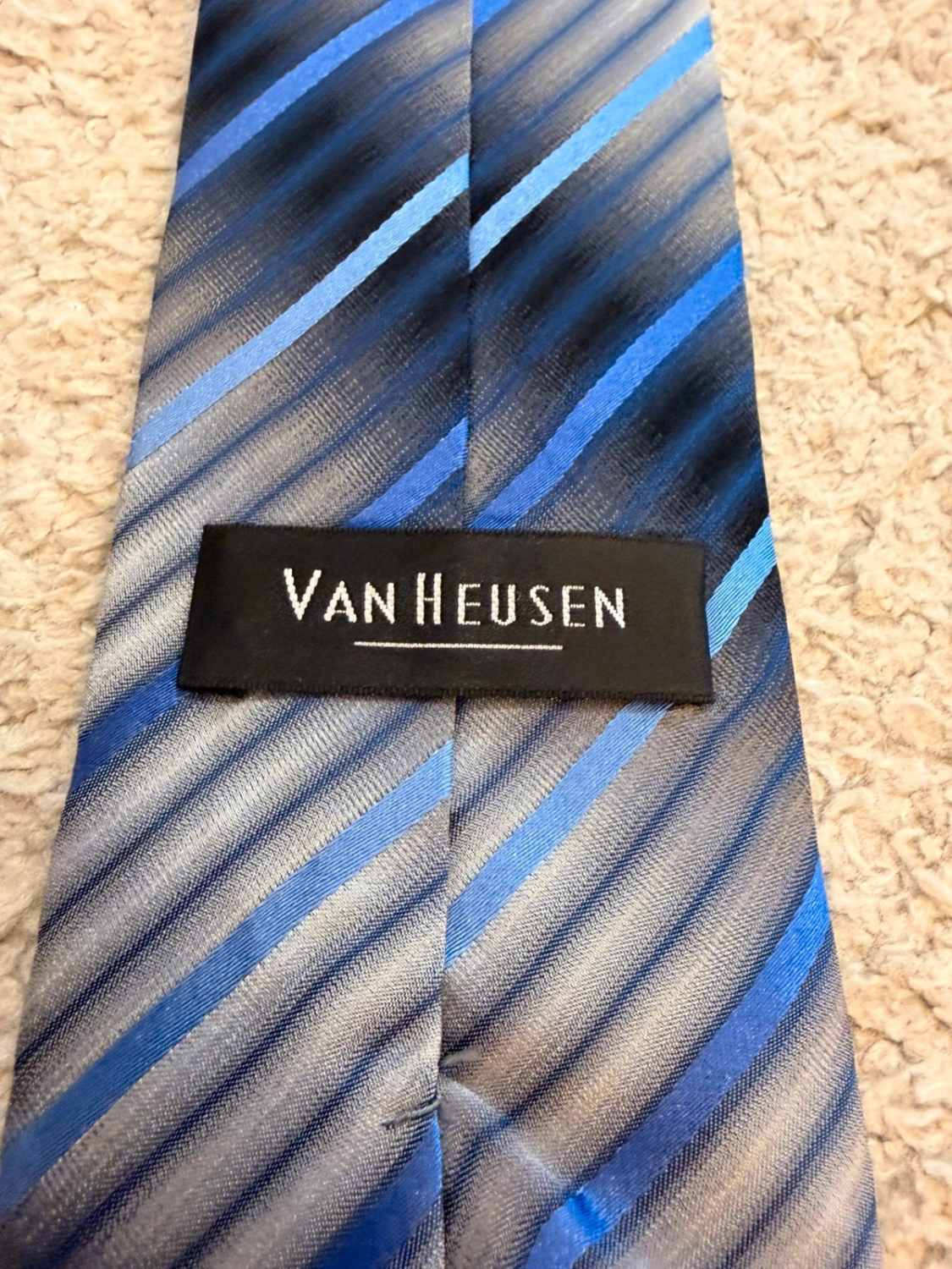 👔 Cravate Van Heusen Rayée - Soie Anti-taches