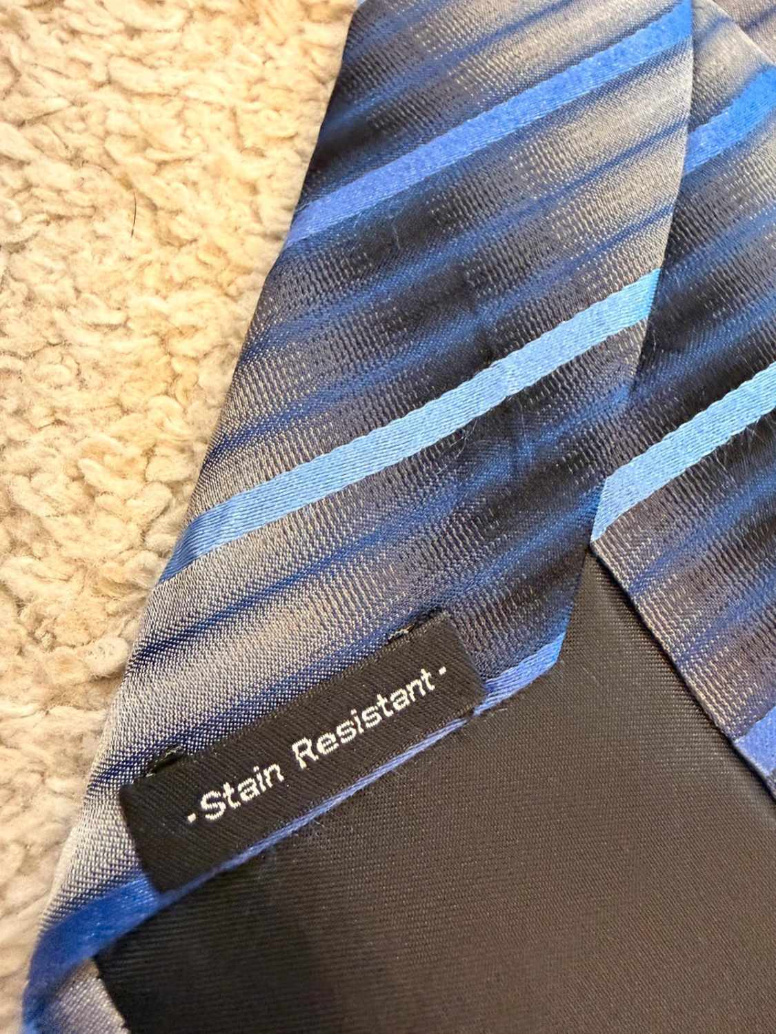 👔 Cravate Van Heusen Rayée - Soie Anti-taches