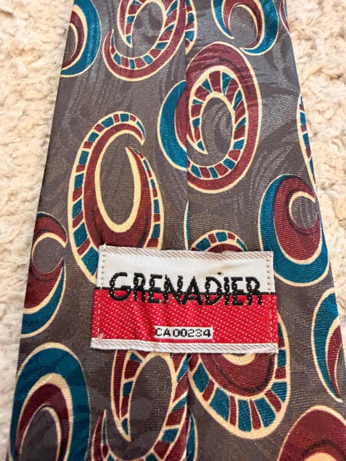 👔 Cravate Grenadier - Multicolore (Gris, Bordeaux, Vert, Beige)
