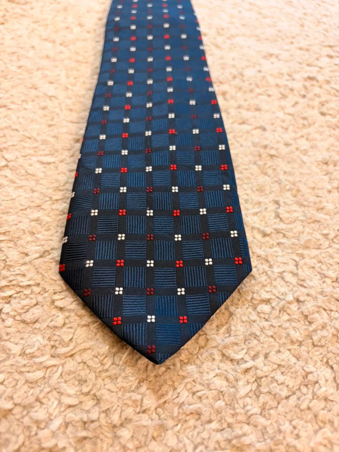 👔 Cravate à Carreaux - Style Urbain