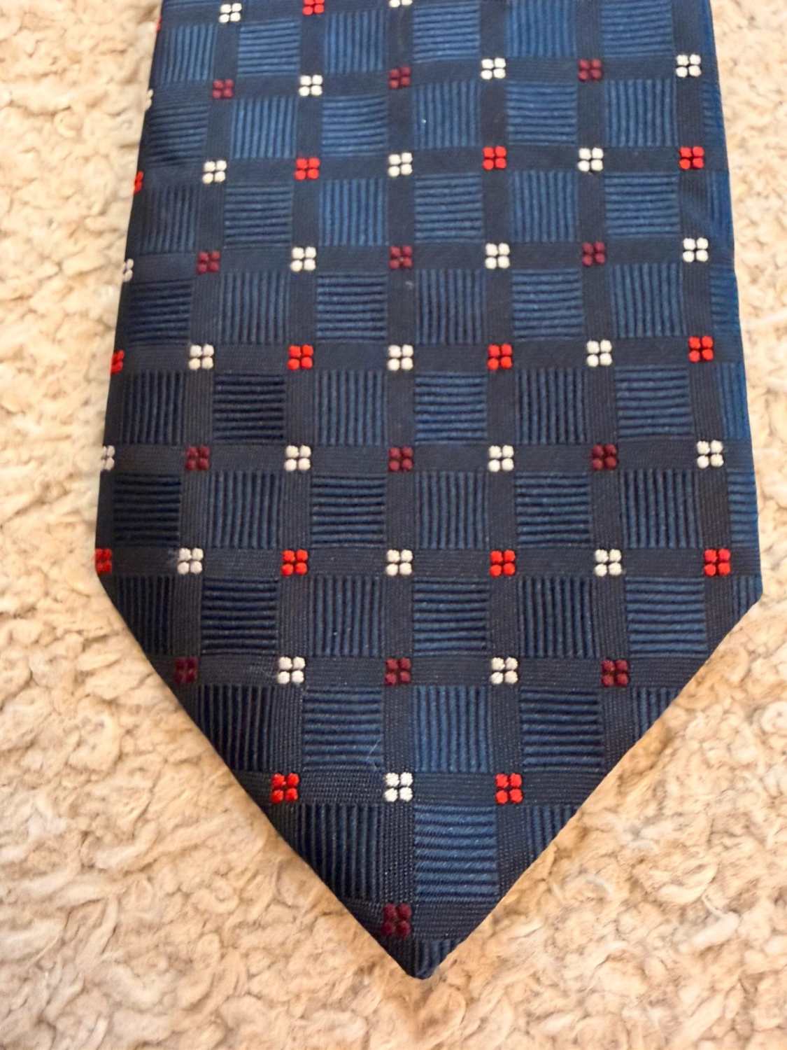 👔 Cravate à Carreaux - Style Urbain