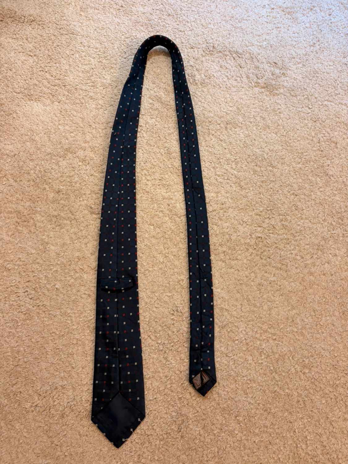 👔 Cravate à Carreaux - Style Urbain