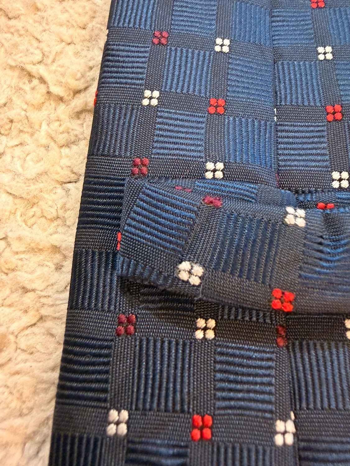 👔 Cravate à Carreaux - Style Urbain