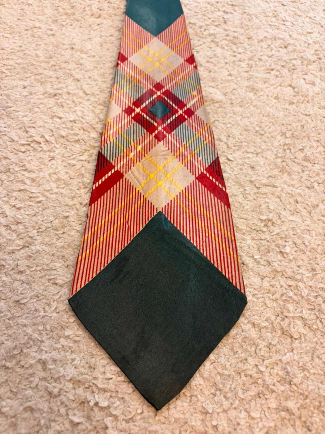 👔 Cravate Regal - Multicolore (Vert, Rouge, Jaune, Beige)