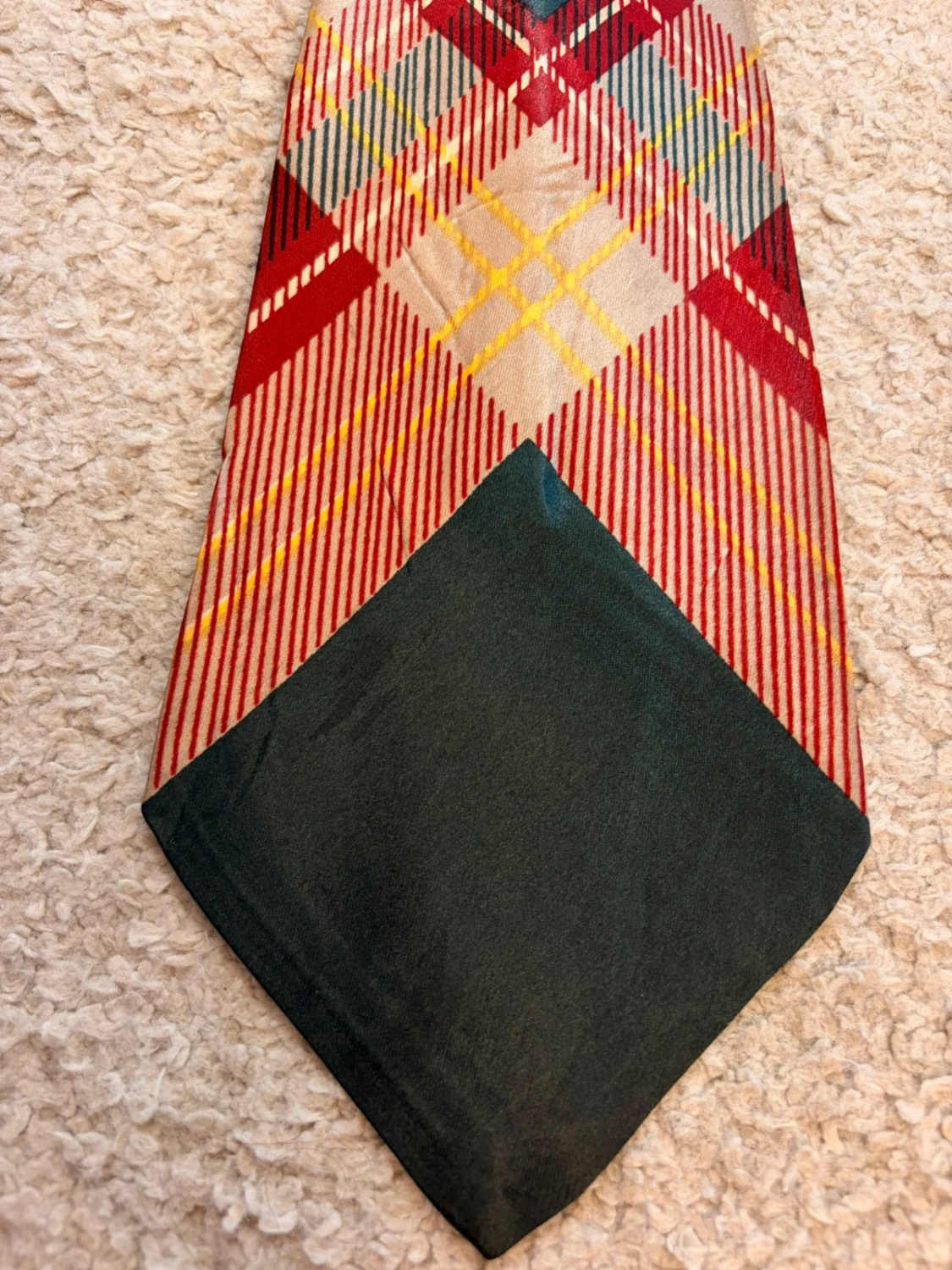 👔 Cravate Regal - Multicolore (Vert, Rouge, Jaune, Beige)
