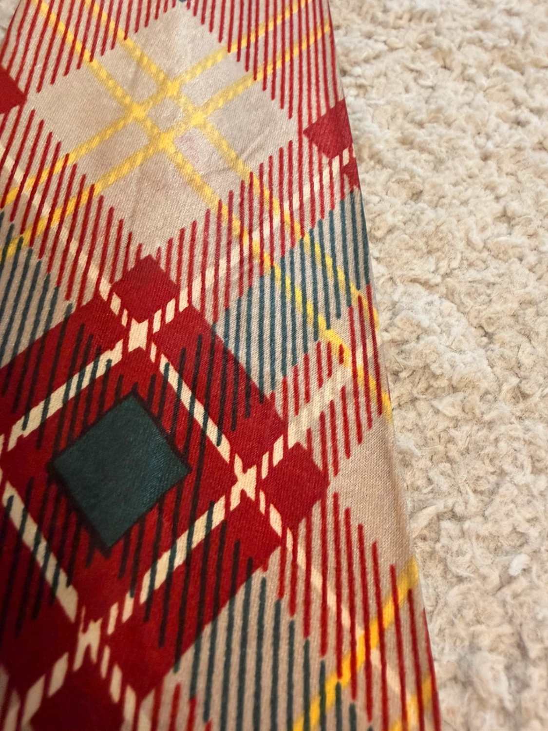 👔 Cravate Regal - Multicolore (Vert, Rouge, Jaune, Beige)