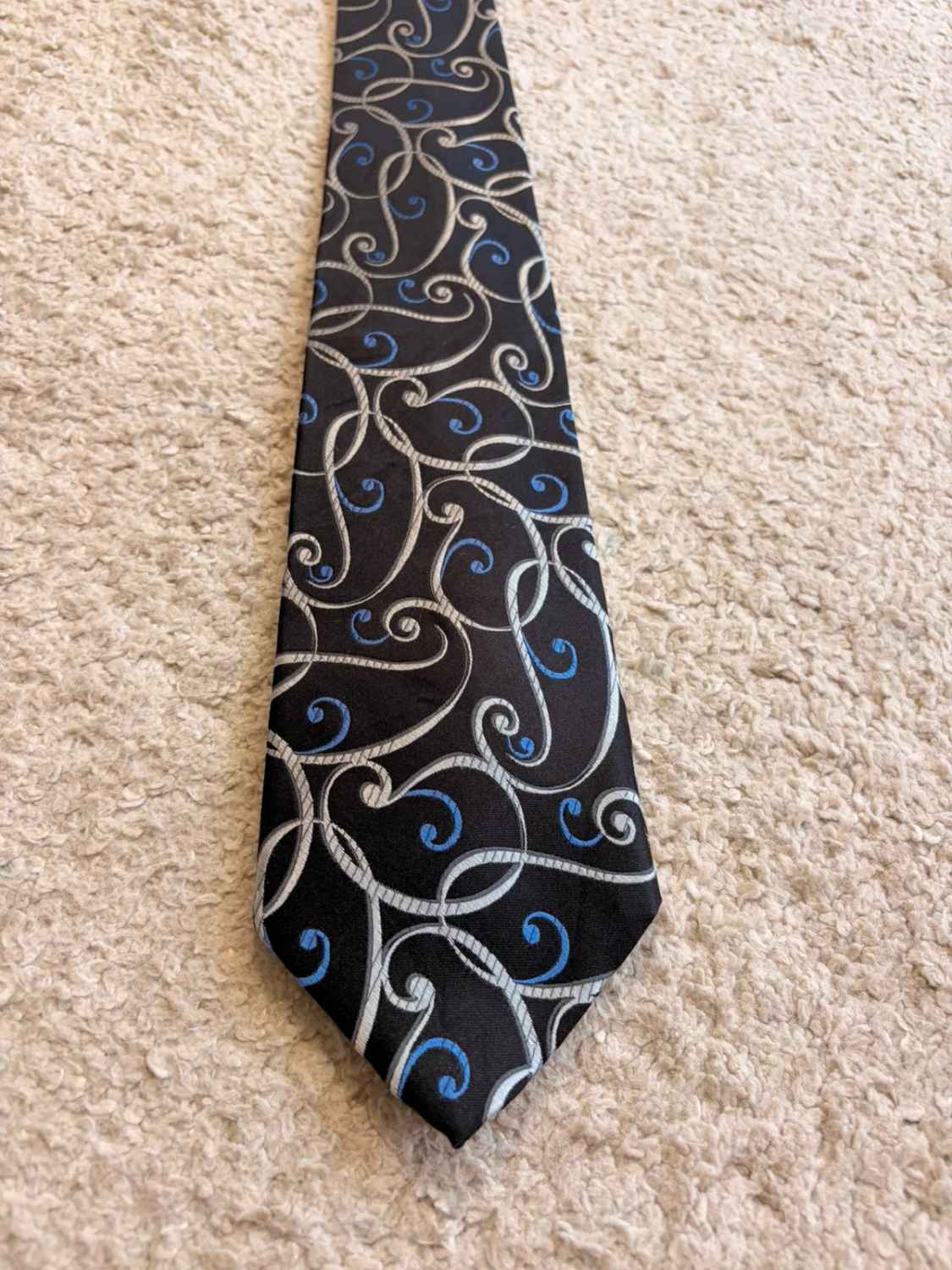 👔 Cravate Van Heusen - Soie - Motif Noir & Bleu