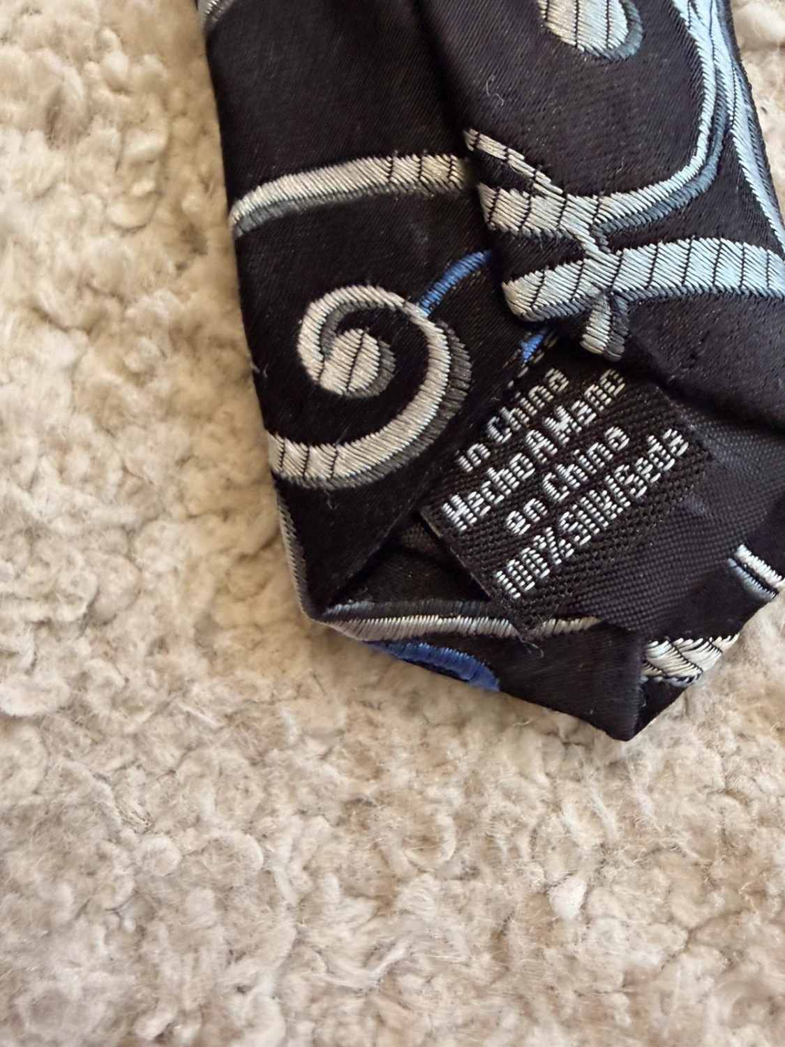 👔 Cravate Van Heusen - Soie - Motif Noir & Bleu