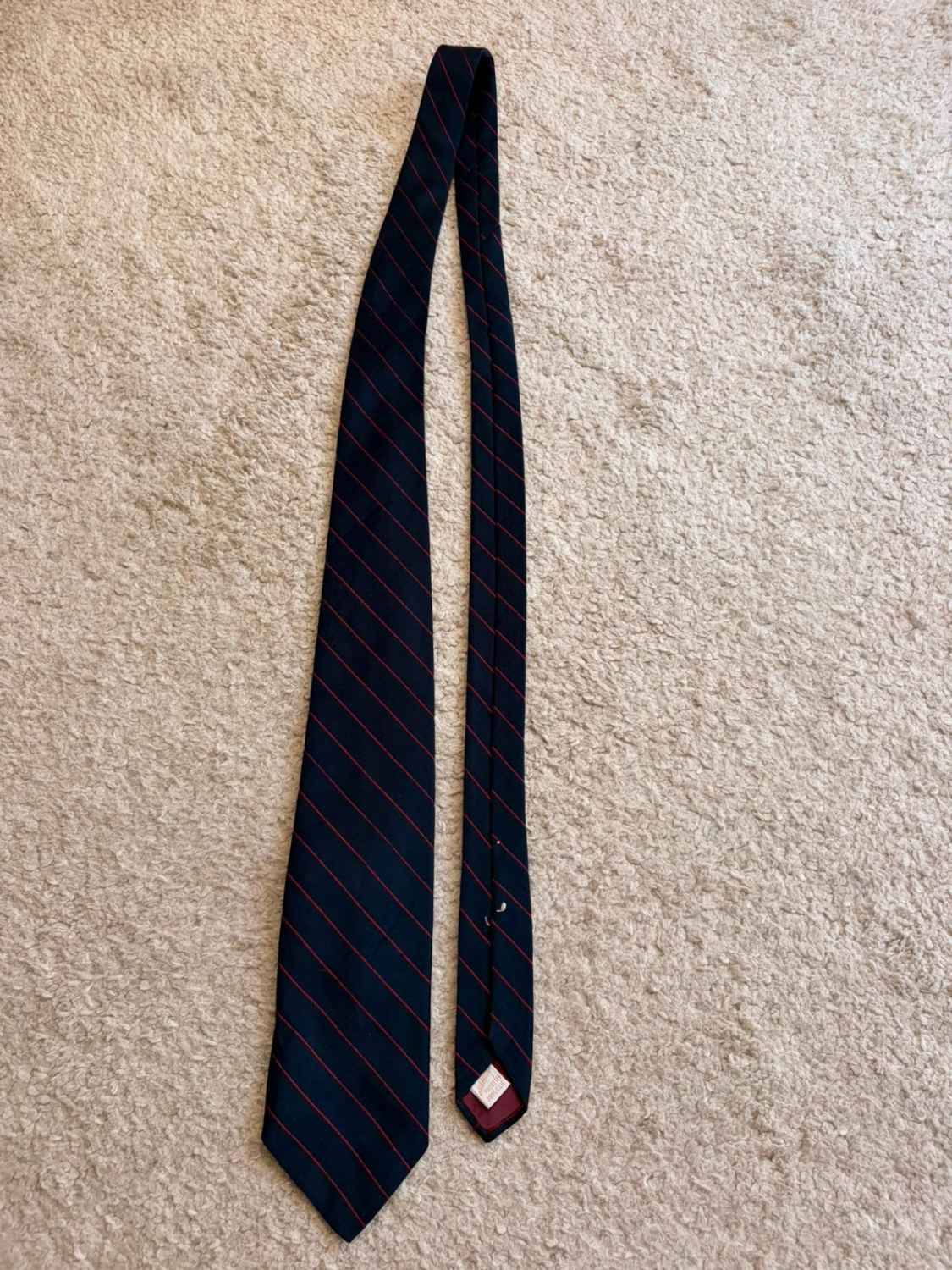 👔 Cravate Carter Holmes - Rayures Marine & Rouge