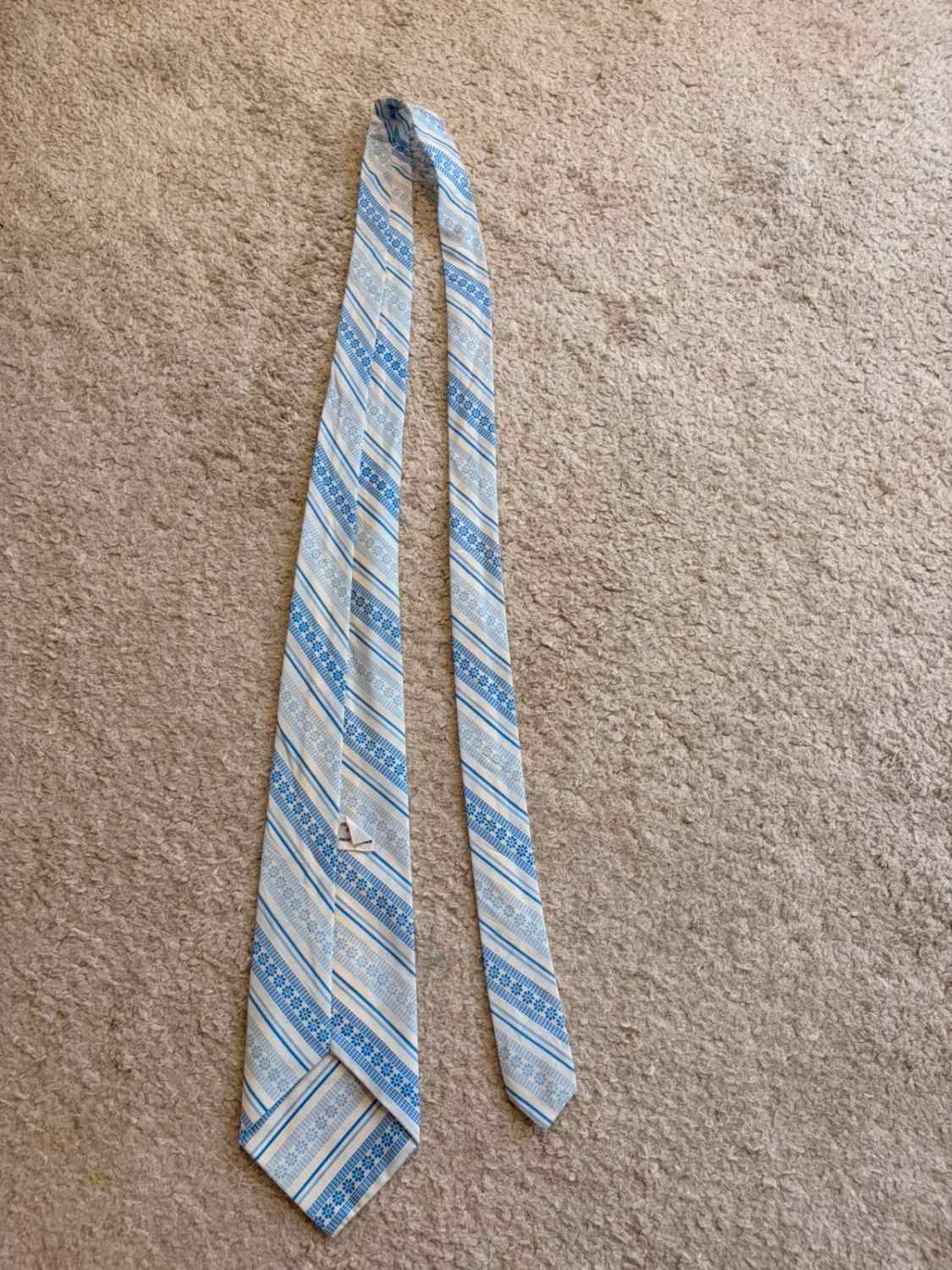 👔 Cravate Rayée - Bleu & Blanc