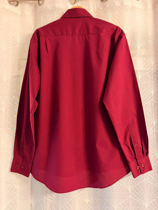 Chemise rouge à manches longues, dos vue, vêtement seconde main mode