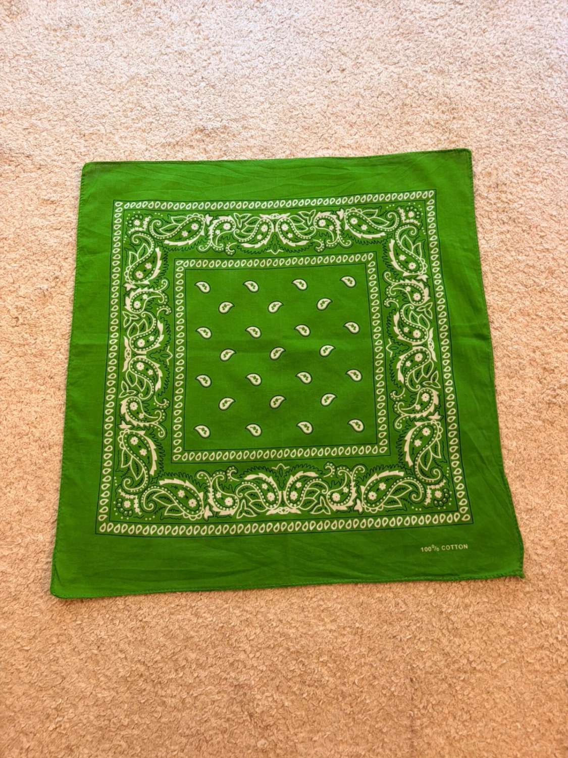 Bandana Vert - Motifs Blanc - Unisexe