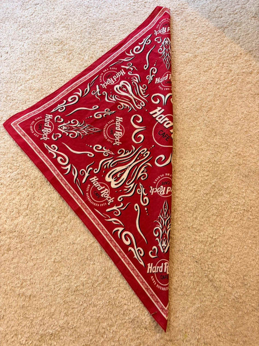 Foulard rouge Hard Rock Cafe avec motifs décoratifs, style vintage